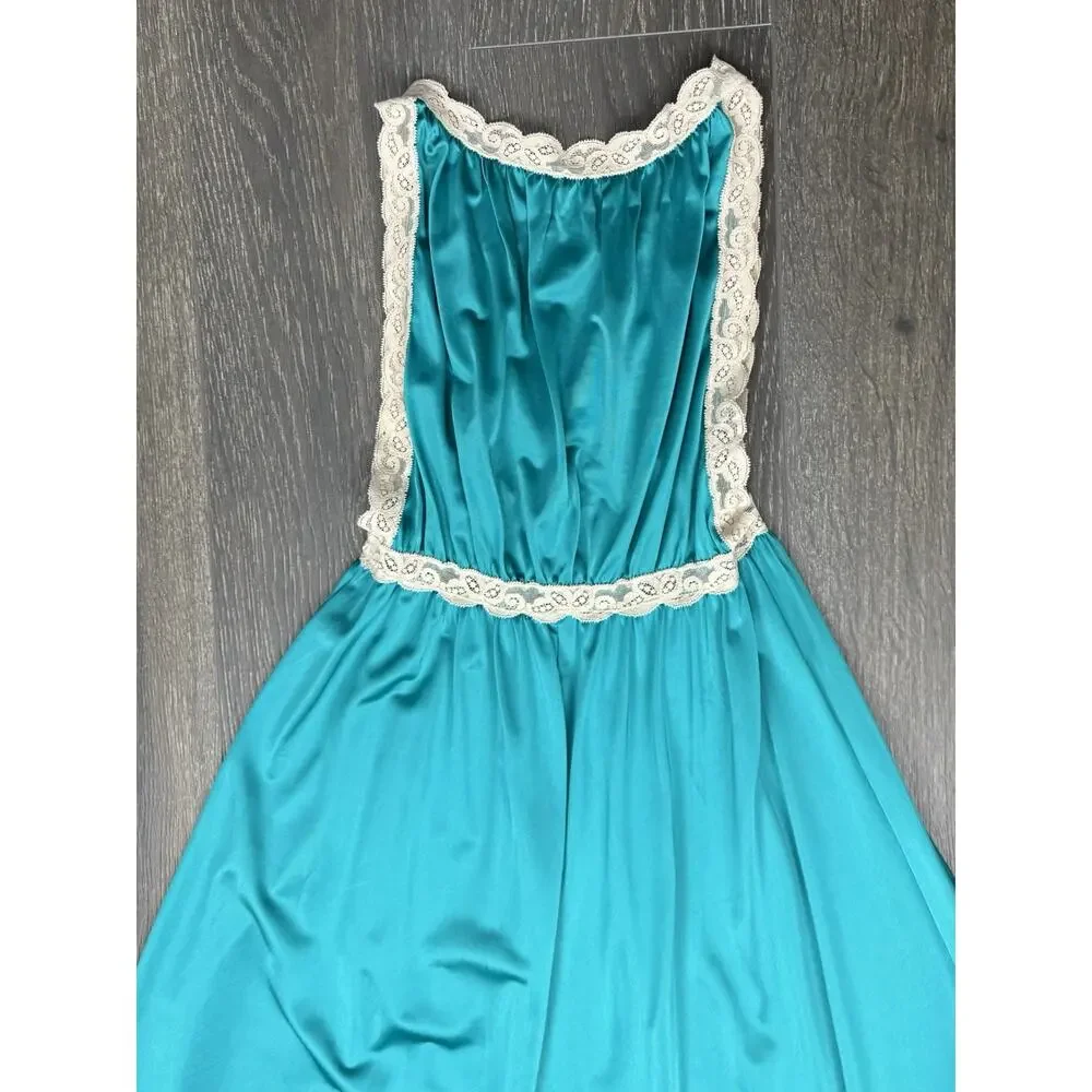 vintage turquoise or aqua green lace maxi Nightgown Size Large